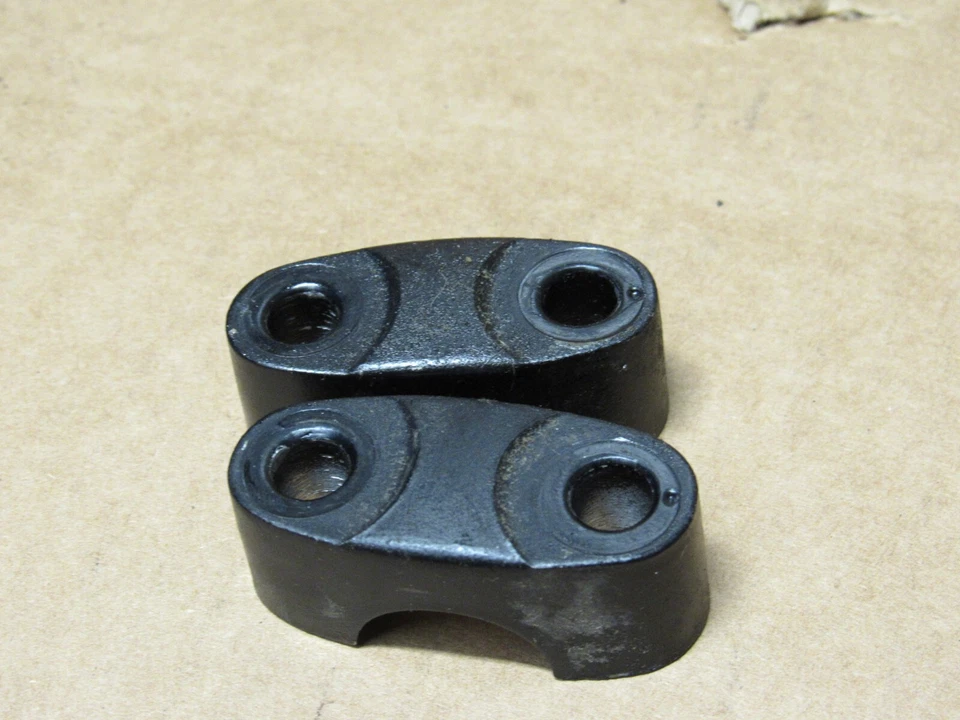 1981 Honda CM400E CM400 руль верхние зажимы 95014-22200 - Изображение 2 из 4