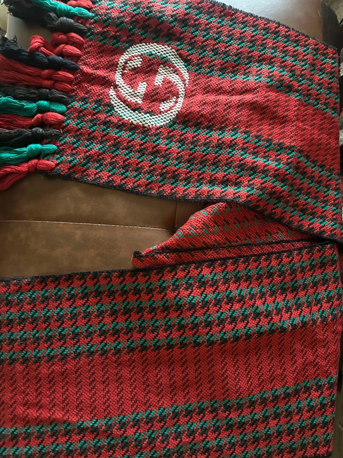 Authentique foulard femme Gucci en laine