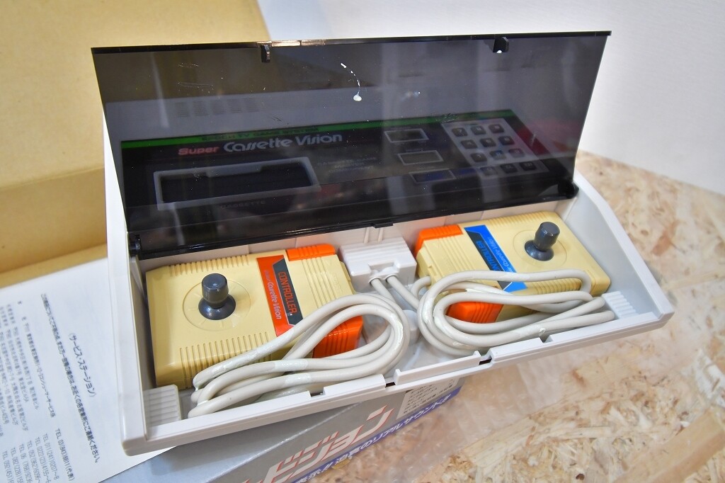 希少！Super Cassette Vision ゲームシステム s-l400.jpg