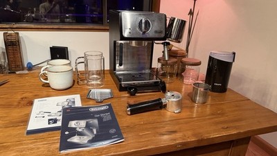 DeLonghi ECP3X20 Espresso Machine Bundle with Grinder and Accessories BUNDLE