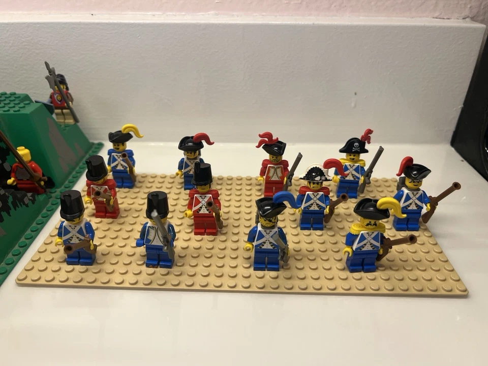 Rare LEGO Vintage Minifigure Army Lot Castle Pirates Forestmen Ninja Horses + - Image 3 of 4