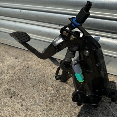 Renault MEGANE 2010 Mk3 Clutch Pedal With Bracket 465030043R for  