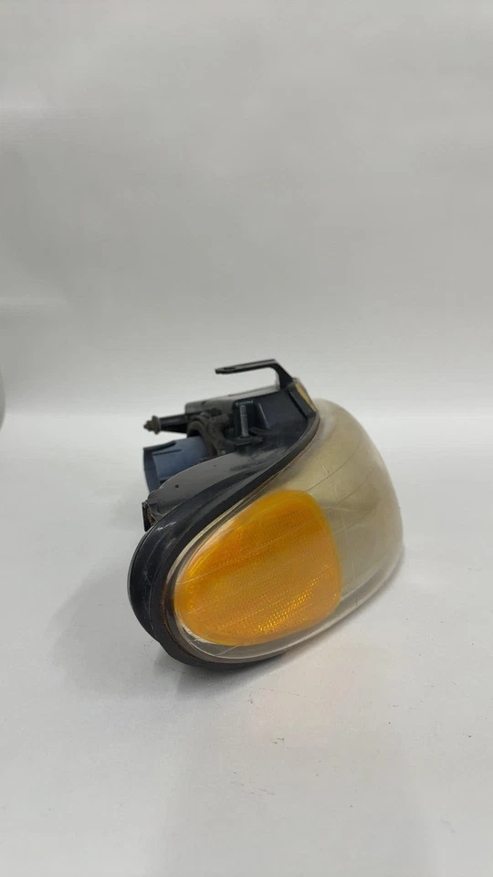 1996-2000 Plymouth Voyager RH Headlight Assembly - Image 2 of 4