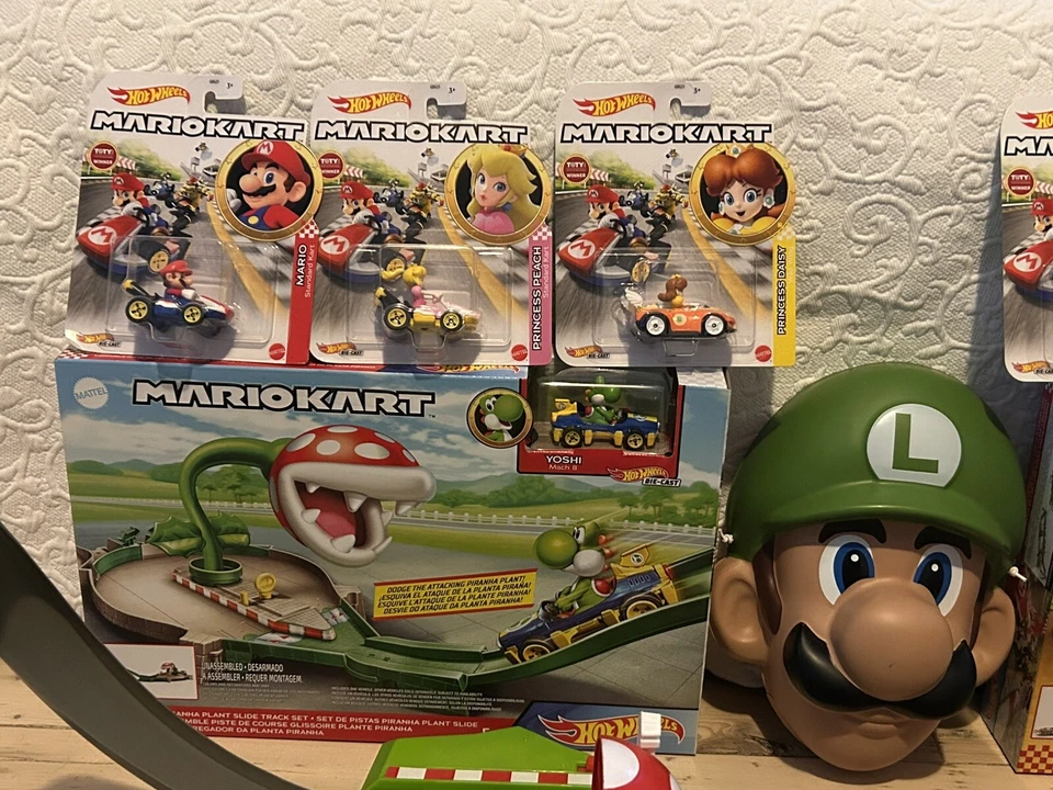 Hot Wheels Mario Kart Circuit Track,Piranha Plant & Thwomp Exp Tracks + 8 Cars!! - Image 3 of 4