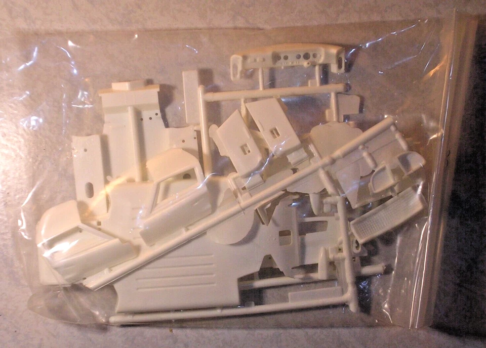 FORD GT MARK II - 24 H. LE MANS 1966 WINNER - UNION- KIT MC04 1800 - 1/25 SCALE - Immagine 4 di 4