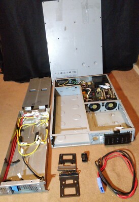 APC Smart-UPS SUA3000RMI2U UPS USV mit AP9607 - 2U 3000VA - defekt - ohne Akku