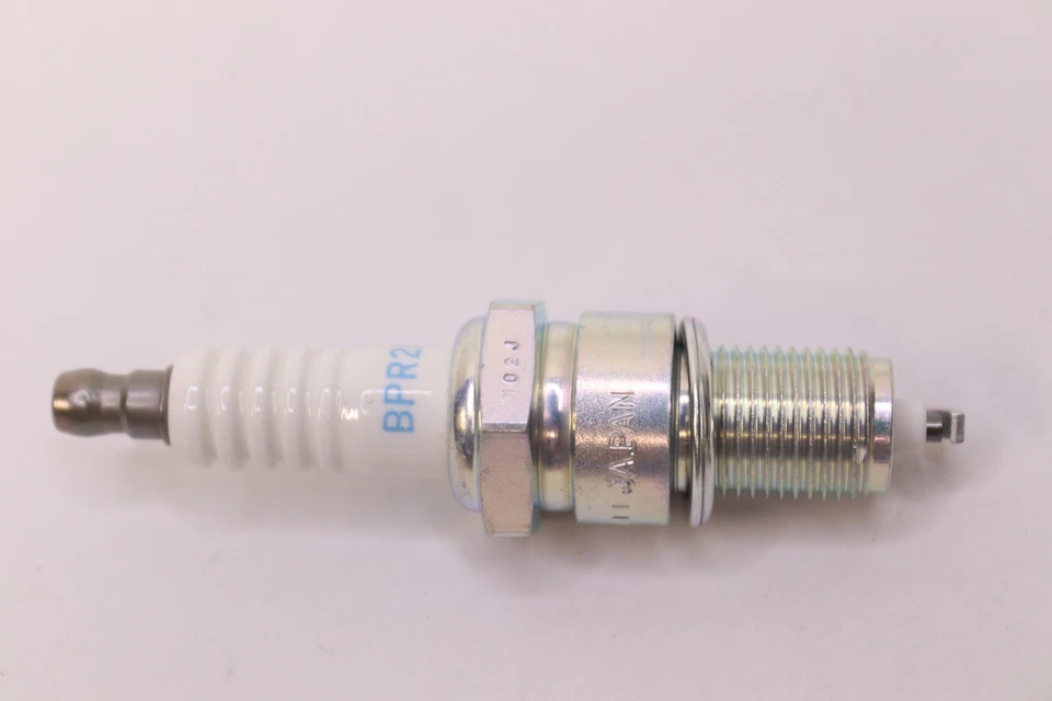 NGK 标准火花塞 2015 — 第 2/2 张图片