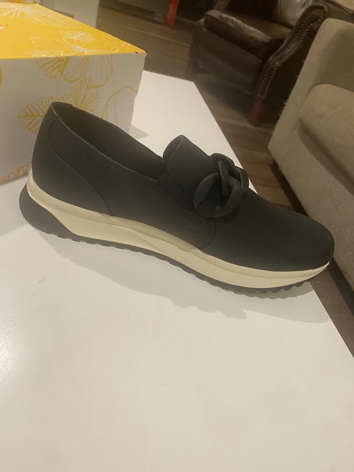 Mocasines sin cordones YellowBox Rory talla 9,5 negros para mujer Foto 2 de 4