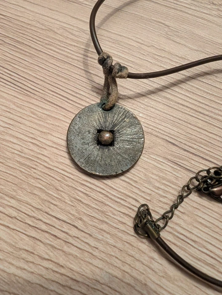 Wunderschöne Kette mit Anhänger im Stil einer Japanischen Münze / Medallie - Bild 3 von 3