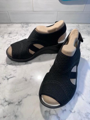 New Bzees dream black wedge sandal size 6w slingback 2" heel - Picture 2 of 4