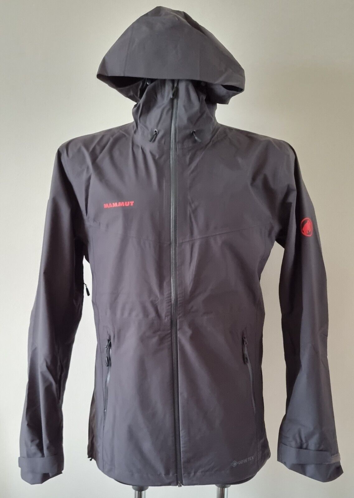 Mammut Gore-tex membrane Men Rain Waterproof Black Jacket size Medium (M)  adult