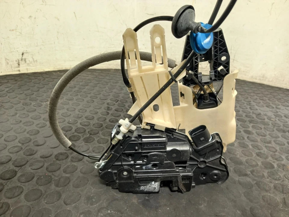 Mecanismo de bloqueo de puerta VOLKSWAGEN SCIROCCO 2008-2019 3 puertas cupé O/S delantero derecho  Foto 4 de 4