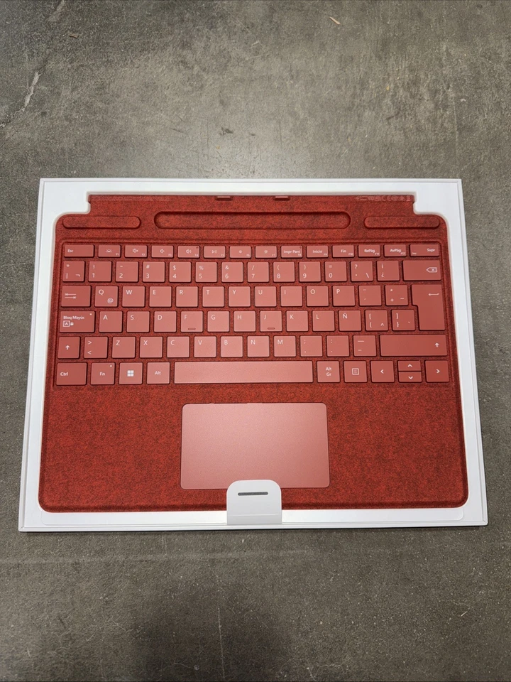 New Spanish Layout Microsoft Surface Pro Poppy Signature Keyboard Red 8XA-00082 - Image 2 of 4
