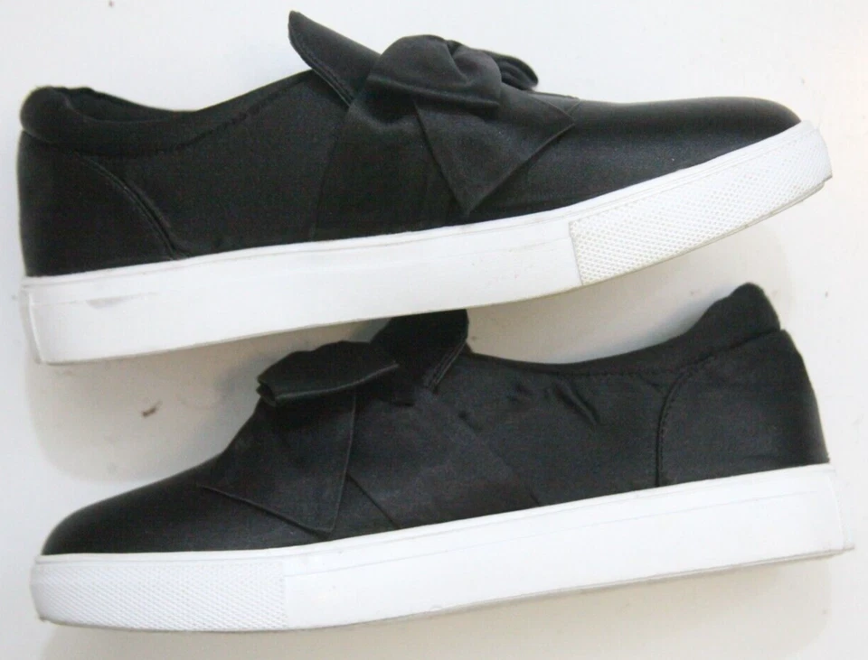 Zapatillas deportivas de vestir planas Wild Diva para mujer zapatos negros blancos lazo talla ocho 8 P282 Foto 2 de 4