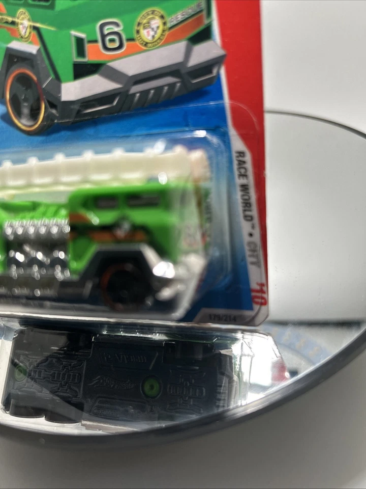 2010 Hot Wheels #179 Race World City 5 Alarm Fire Green D1 - Image 3 of 4