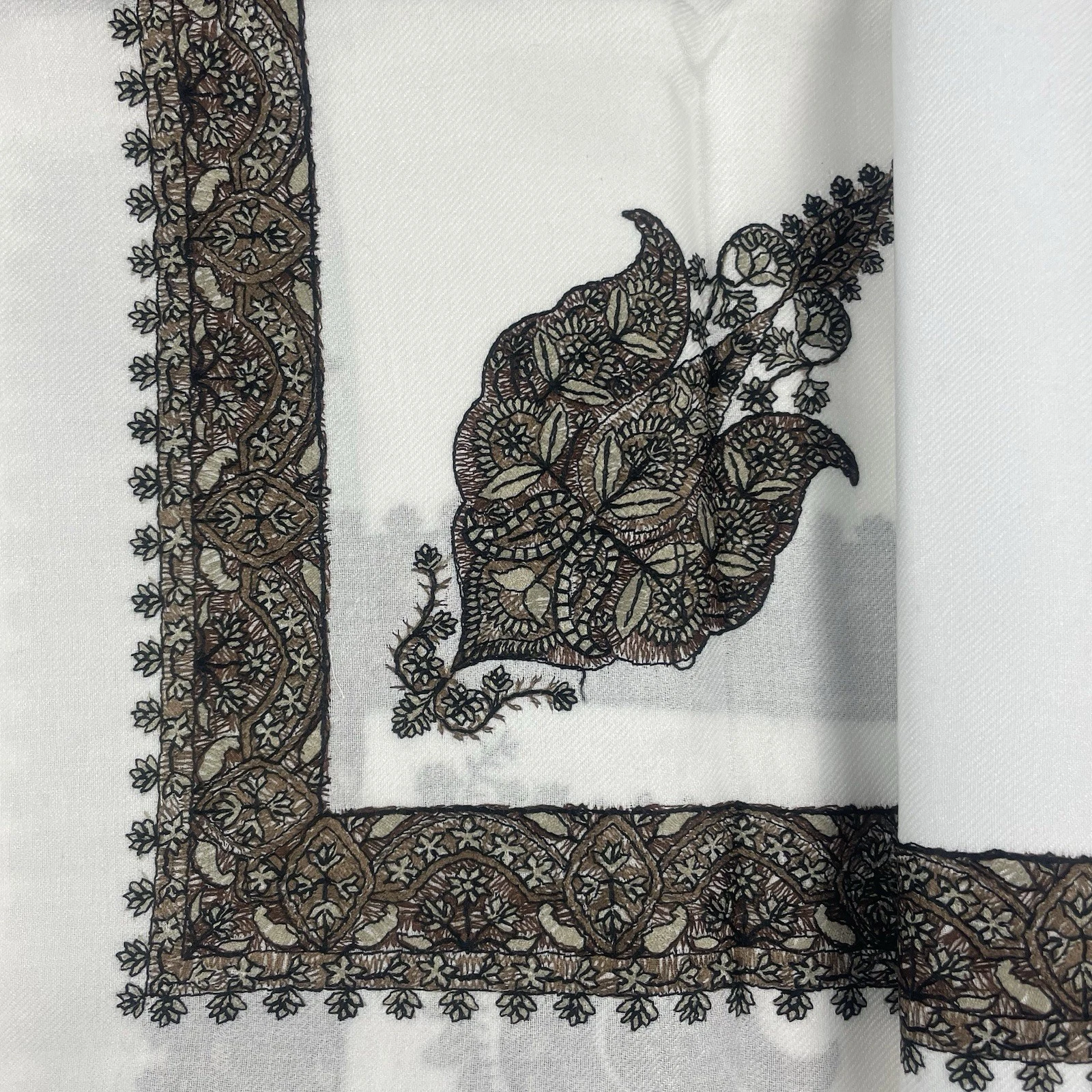 YEMENI EMBROIDERED SHEMAGH HEADSCRAF SHAWL