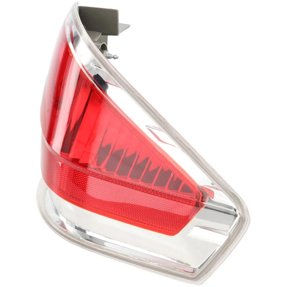 Luz trasera para Ford Focus 2009-2011 sedán derecho con inserto cromado Foto 4 de 4