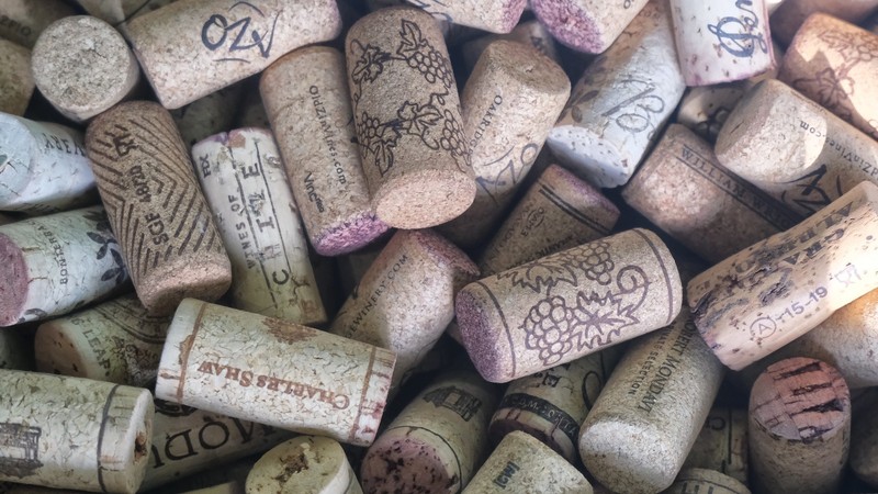 THOUSAND (1000+)  USED NATURAL WINE CORKS for CRAFT,  DIY PROJECTS, DECOR....
