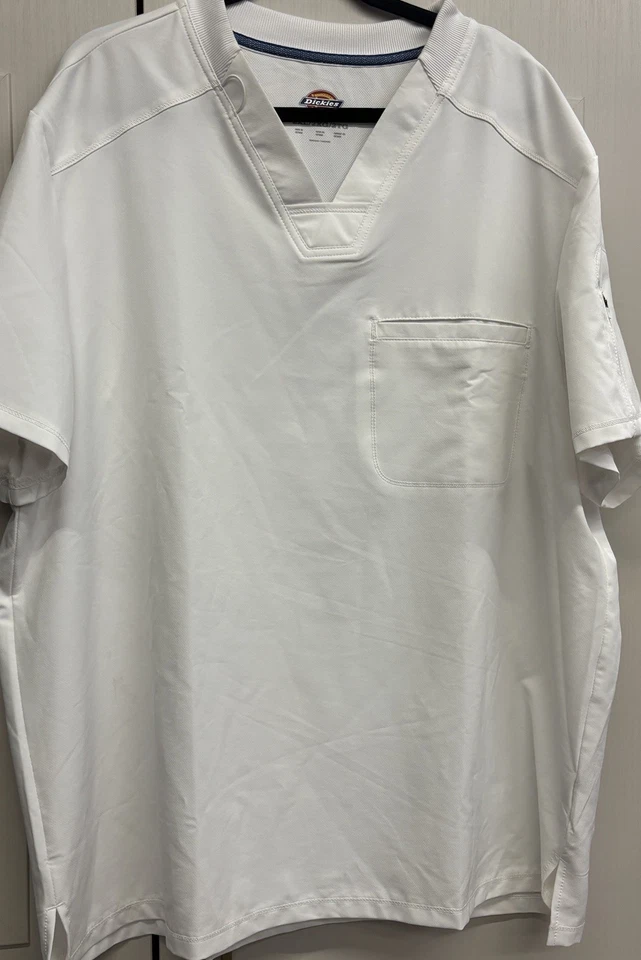 Dickies Men’s White Scrub Top 2XL V-Neck Utility Pocket Stretch Work Shirt - Image 2 of 4