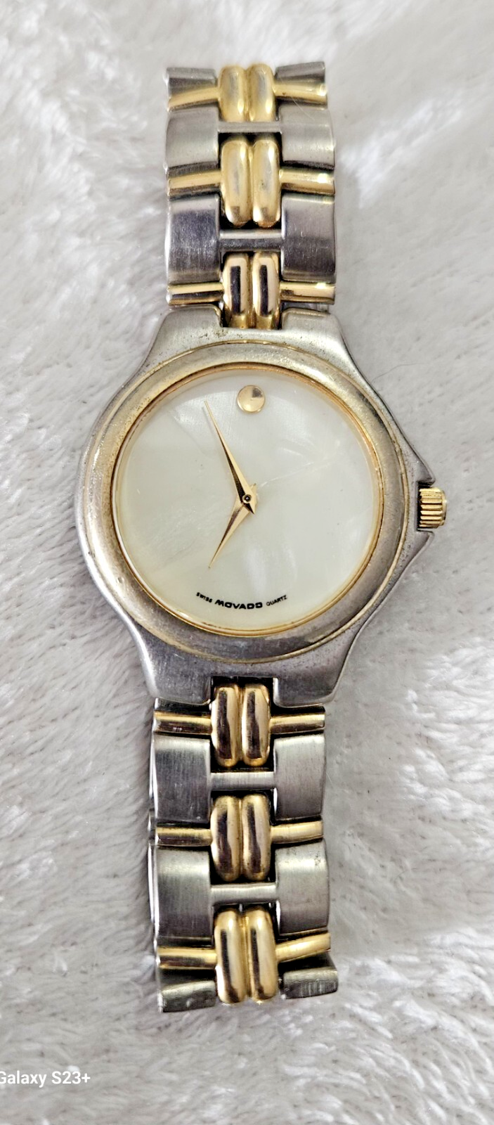 MOVADO Swiss Quartz Womens Watch 84.19.861/04 Silver & Gold Mother Of Pearl Face