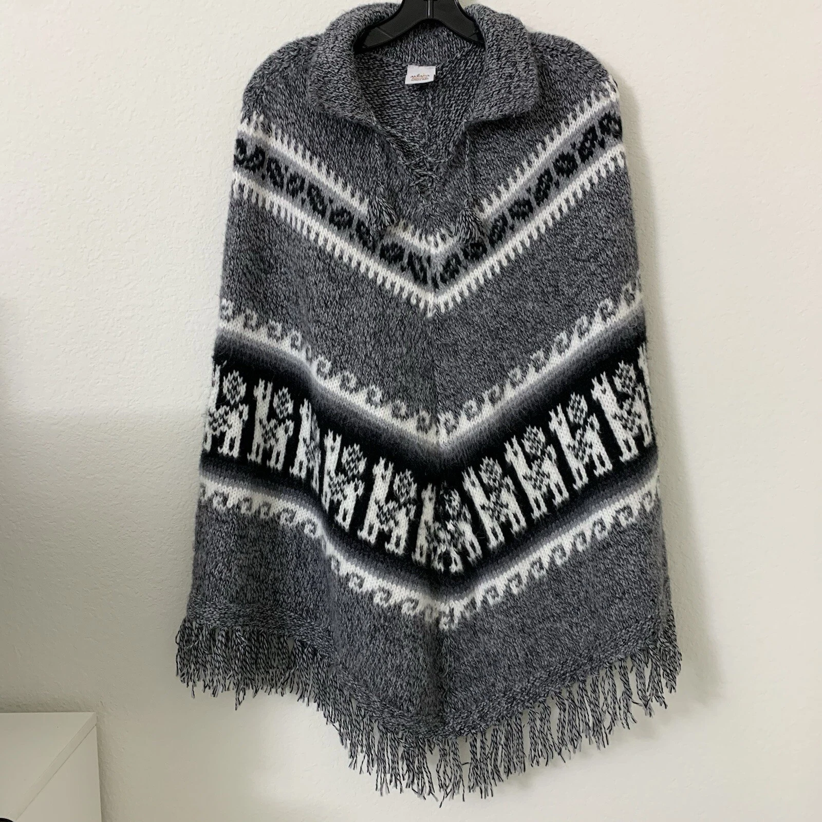 Alpaca Women’s Wool Poncho Gray White Alpaca Print Isle Nordic Fringe