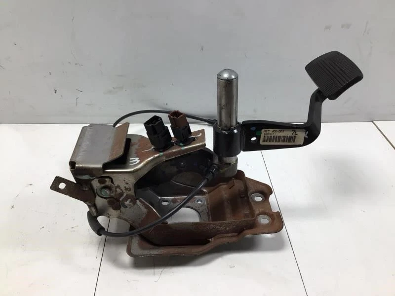 Nissan Murano 2007 3,5 L L V6 AWD pedal de freno OEM+ Foto 4 de 4