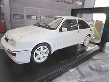 FORD Sierra RS Cosworth Coupe bianco bianco 1987 omologazione carrozzeria liscia IXO 1:18