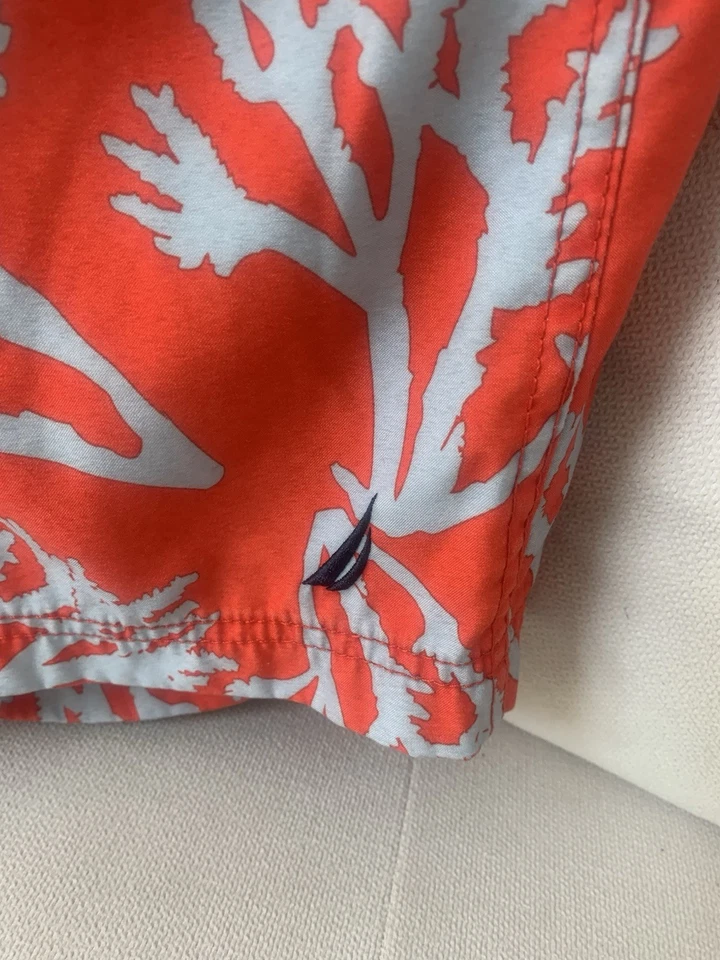 Nautica Rojo y Gris Multicolor Forrado, Pantalones Cortos de Natación para Hombre, Pantalones Cortos de Playa M-L Foto 2 de 4