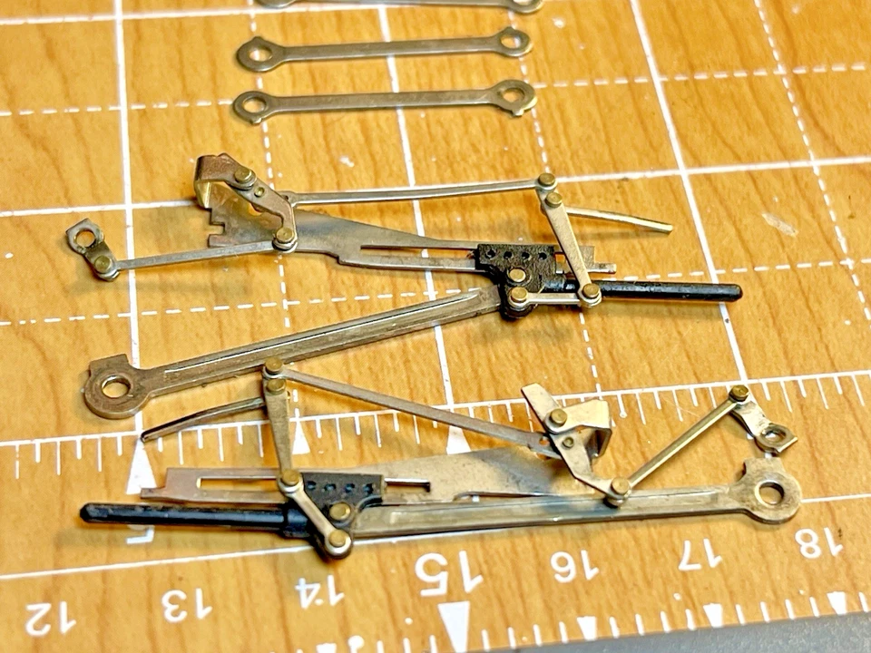 VALVE GEAR ASSEMBLY & RODS 4-6-2 Pacific Steam Locomotive MANTUA VINTAGE HO - Image 2 of 4