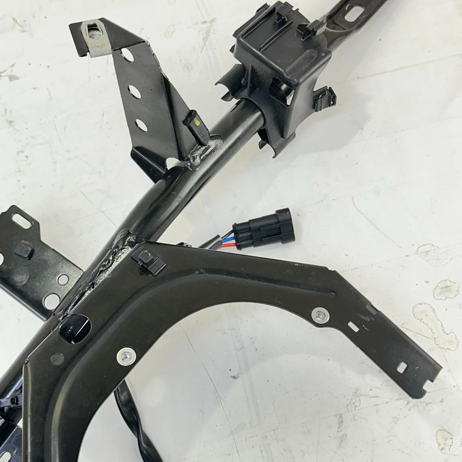 2016 CAN-AM SPYDER RT RIGHT SIDE BRACKET FRAME SUPPORT ASSY BLACK STOCK