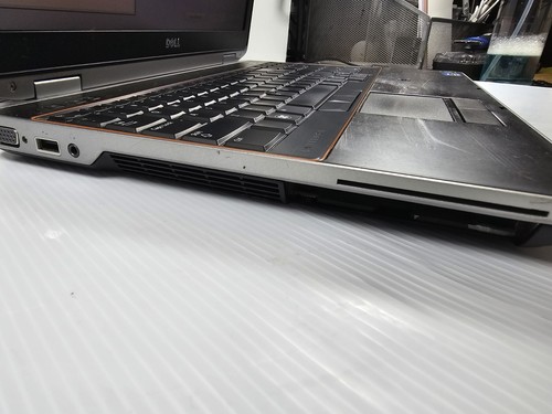 Dell Latitude E6520 15.6" i5-2520M 2.50GHz 4GB NO HDD/COVER LAPTOP - Picture 4 of 7