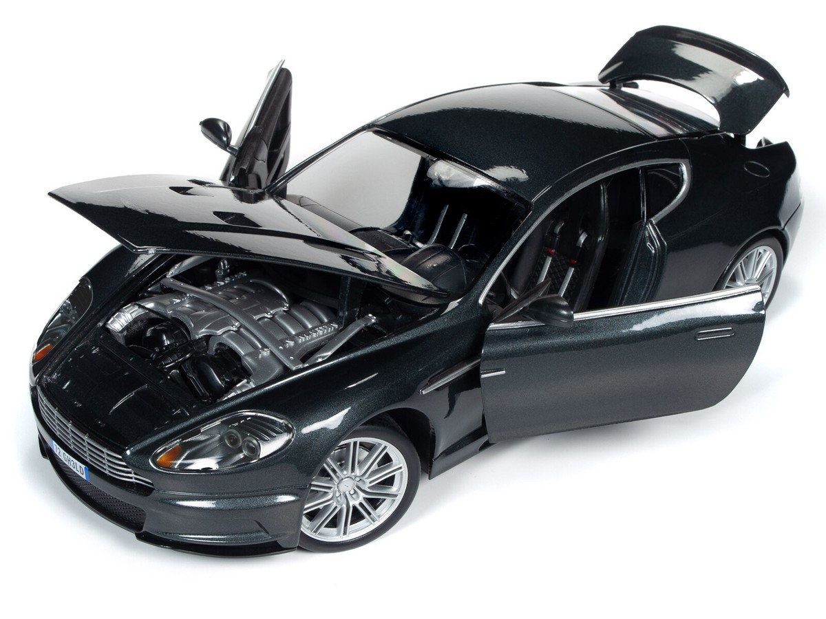 Auto World 1:18 Silver Screen James Bond 007 Quantum Of Solace