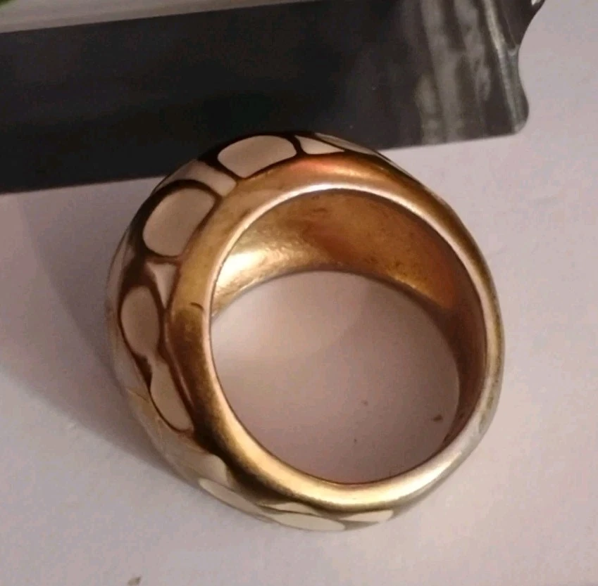 Anillo Diseñador COACH Talla 6.75" "Miranda" Logo C Esmalte Crema, ¡COMO ESTÁ Usado! Foto 2 de 4