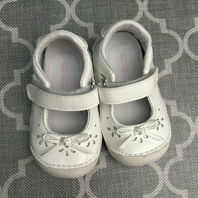 Stride Rite Girls Mary Jane Dress Shoes Size 4 White Leather Hook & Loop Bow NIB
