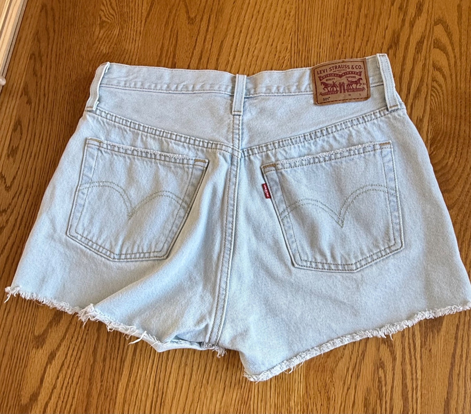 Levi's 501 Light Wash Button Fly Raw Hem Denim Jean Shorts Size 29 Waist / Size thumbnail 3