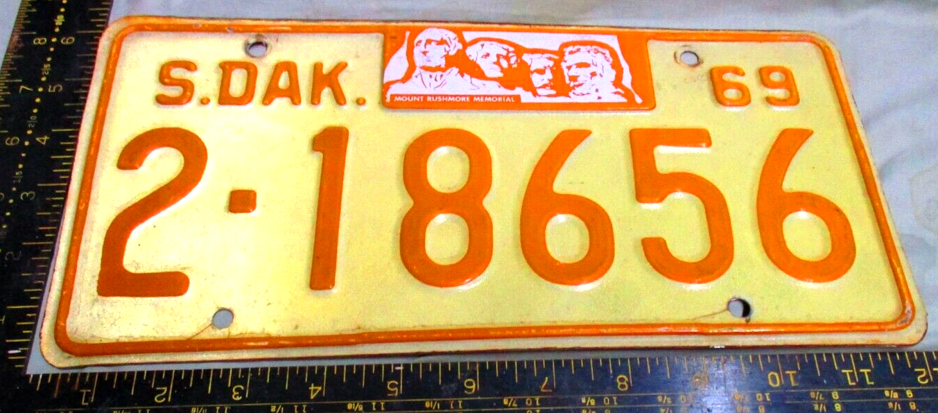 1969 South Dakota license plate vintage collectible old car garage SD