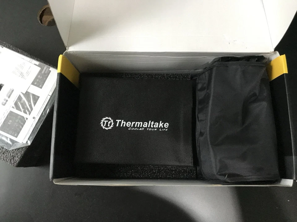 Thermaltake RGB 1500W Fully Modular Titanium - Image 3 of 4