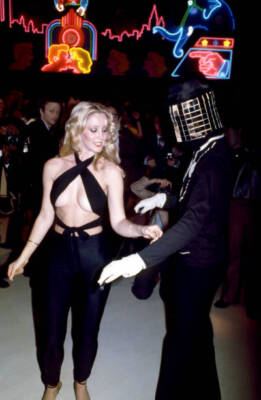 Australian actress model Cheryl Rixon dances mirror man disco nigh- Old Photo 1