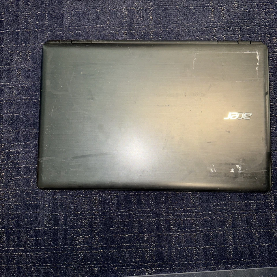 Acer Aspire 15 Touch 571p-30qr i3 5005u 2GHZ 4GB Ram 500GB HD Win 10 Sin Cargador Foto 2 de 4