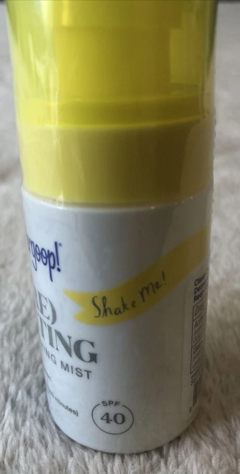 Two Supergoop Resetting Refreshing Mist FPS 40. Protetor solar facial 1 oz validade: 2024 - Imagem 2 de 4