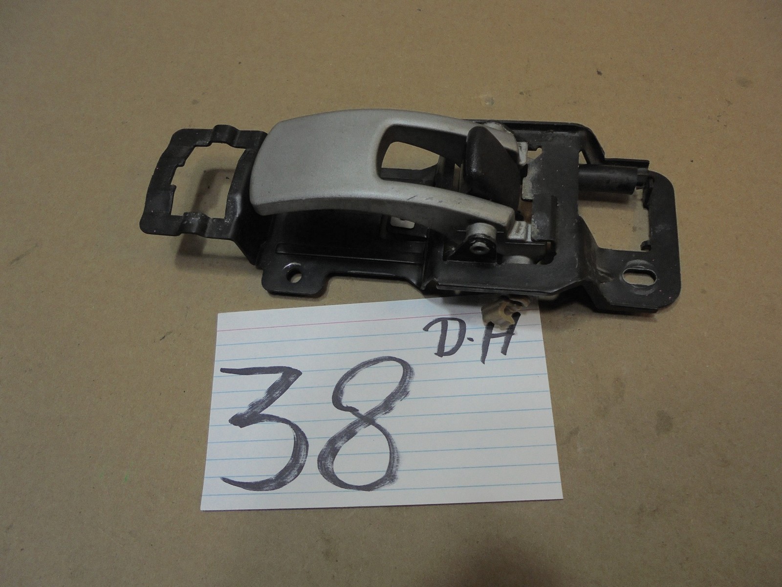 05 06 07 08 09 Equinox FRONT PASSENGER Interior Door Handle Silver Used #38-DH