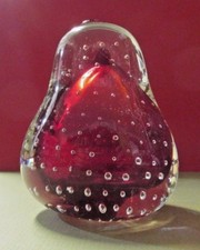 BEAUTIFUL VINTAGE LEFTON GLASS PEAR PAPERWEIGHT CASED CONTROLLED BUBBLE