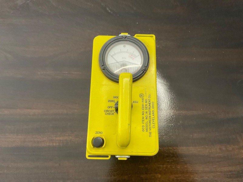 CD Victoreen CDV-715 Model 1A Radiation Detector/Geiger Counter S1 B4
