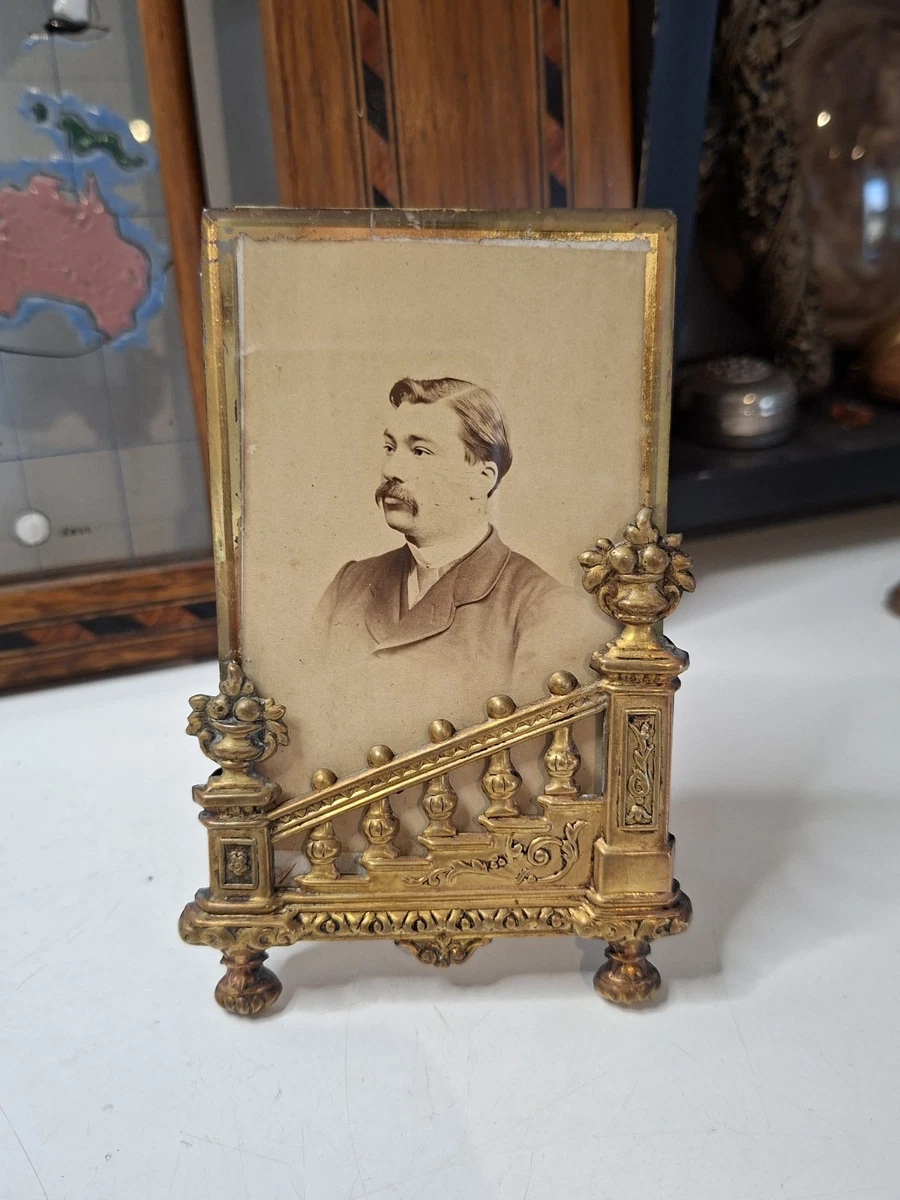 Cadre Photo Souvenir Baroque Laiton 40 Cm - À Poser - Neuf