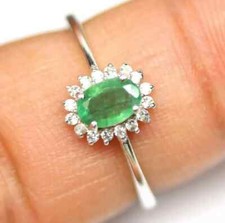 Handmade item Materials: Silver Gemstone: Emerald Gem colour: Green Band colour:
