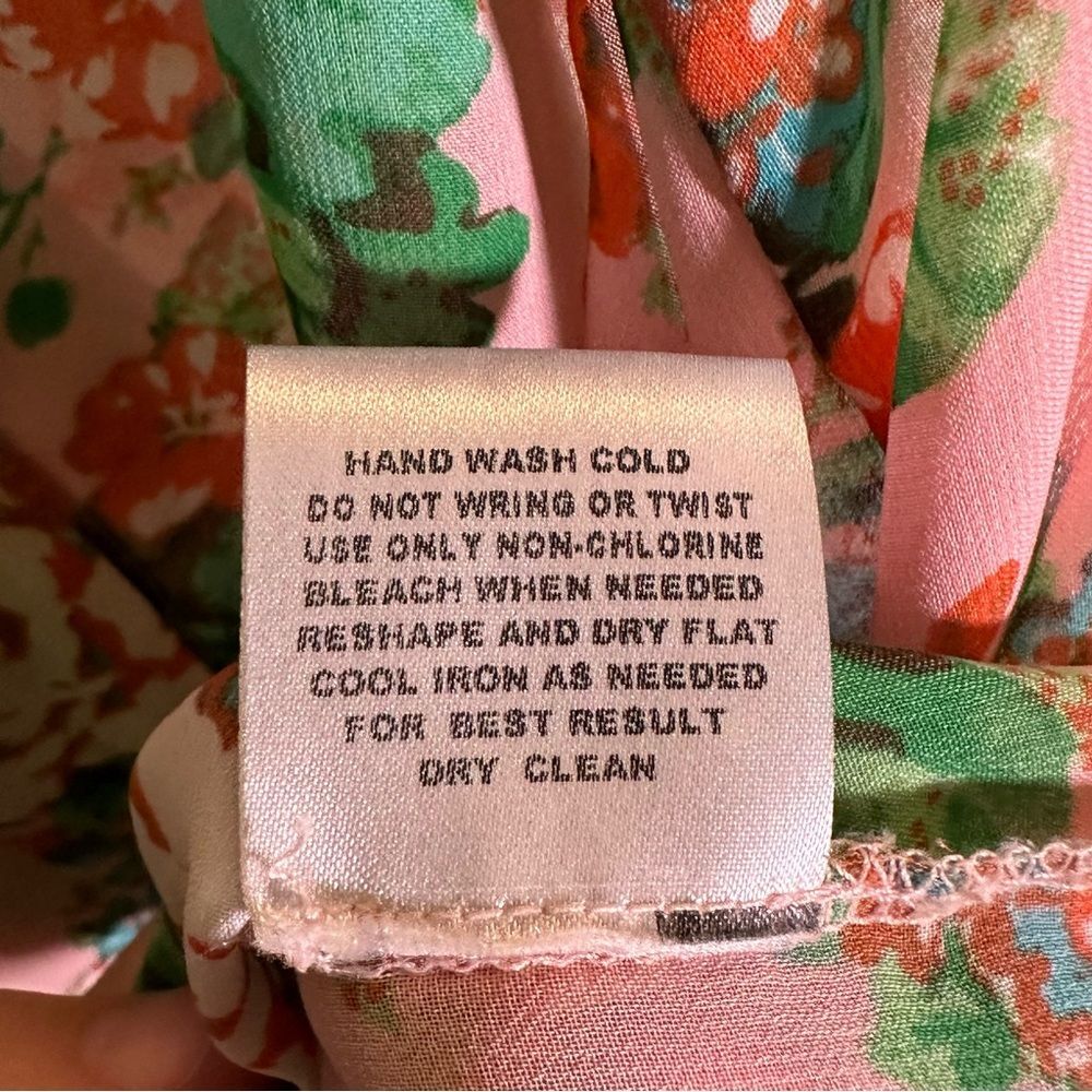 Olive and Oak Lightweight Floral Rose Sleeveless Button Up Blouse Women's Medium