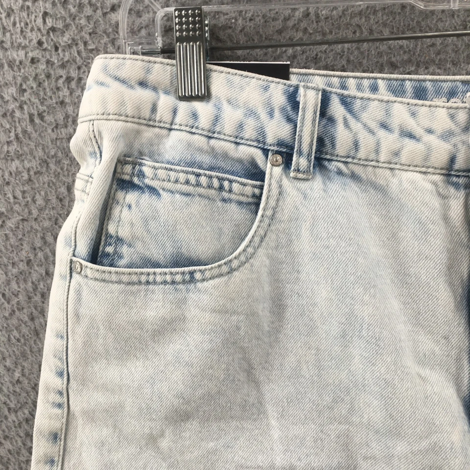 Refuge Mom Shorts Womens 11 (actual 33x3.5) Blue Light Wash Denim High Rise NEW - Image 4 of 4