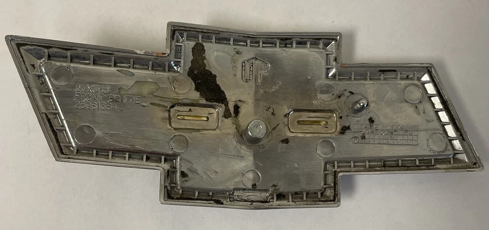 Chevrolet Malibu 2008-2012 Captiva Sport emblema delantero 25961384 Foto 3 de 4