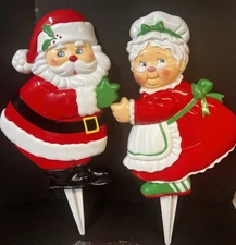 Vintage Mr & Mrs Santa Claus 3pc Christmas Lawn Stake Welcome Sign Decoration
