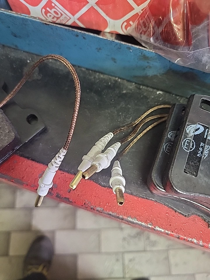 PASTIGLIE FRENO ANTERIORE REMSA PF0247.24 PER PEUGEOT 106 01/1990- 4 SENSORI - Immagine 3 di 4